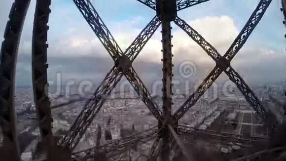 埃菲尔铁塔电梯视频的预览图