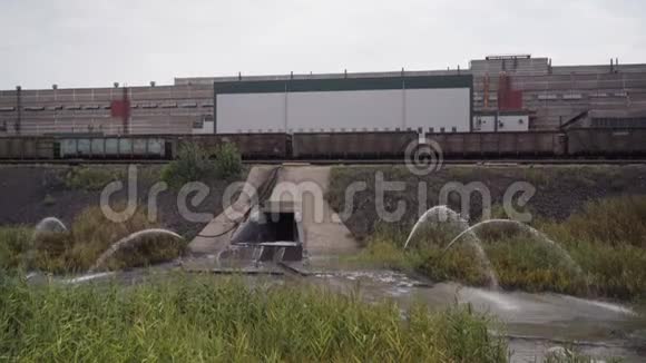 采矿和加工厂的污水储存视频的预览图