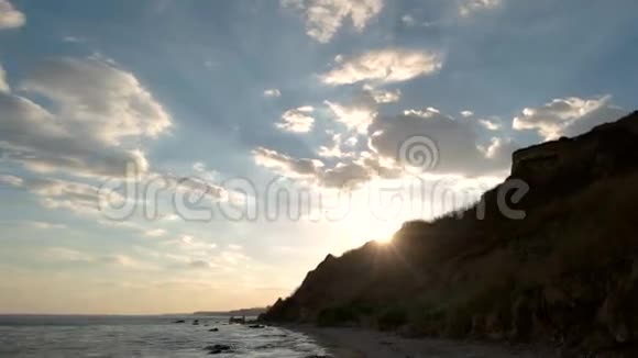 美丽的海洋和岩石全景视频的预览图