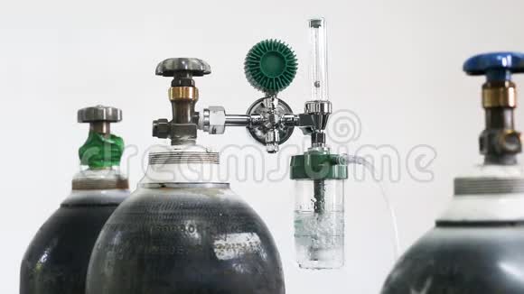 氧气瓶和调节器表视频的预览图