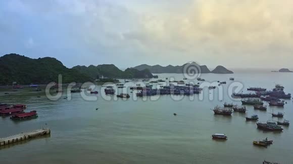 以钓鱼船展示全景观景湾视频的预览图