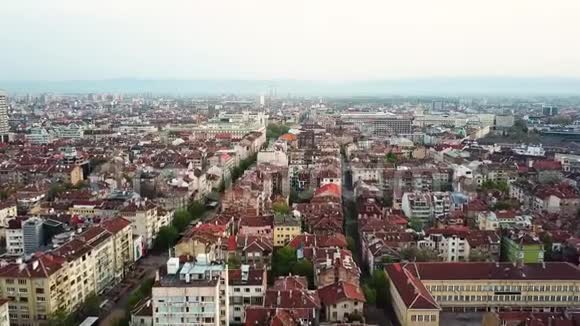 保加利亚索菲亚市中心拥有令人惊叹的红色屋顶视频的预览图