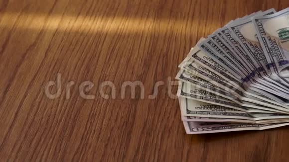 100美元钞票视频的预览图