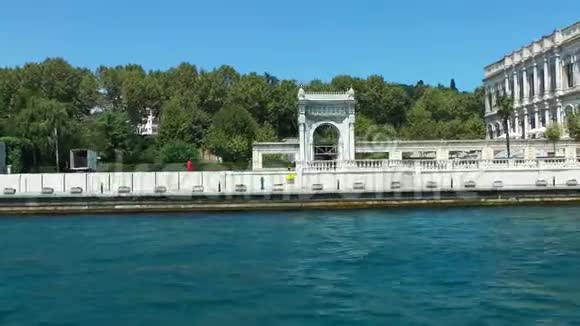 伊斯坦布尔海边的历史建筑视频的预览图