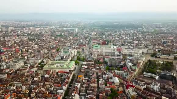 保加利亚索菲亚市中心拥有令人惊叹的红色屋顶视频的预览图