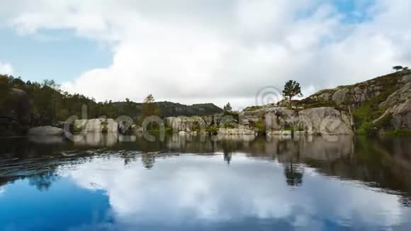 山湖上空重云视频的预览图