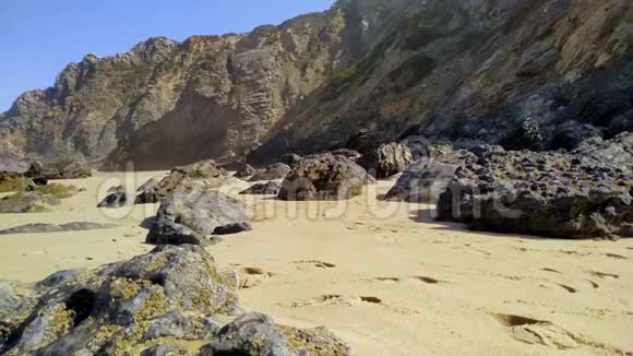 葡萄牙西大西洋海岸的岩石视频的预览图