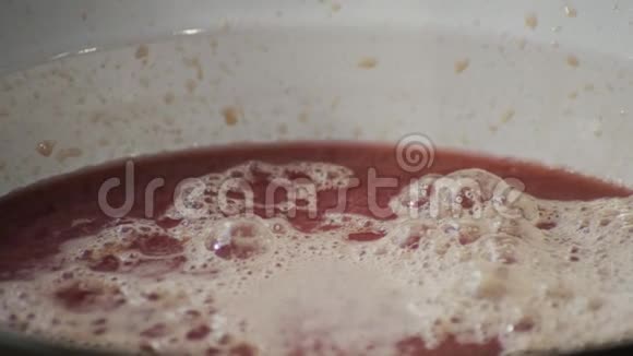 鲜榨葡萄汁视频的预览图