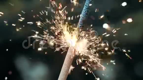 烟花在宏射中燃烧视频的预览图