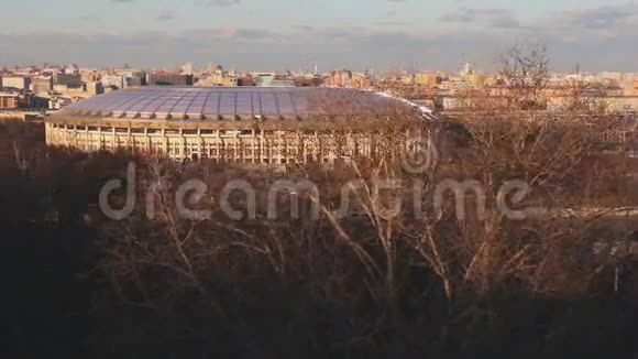 日落时分莫斯科的体育场视频的预览图