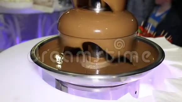 巧克力火锅喷泉视频的预览图