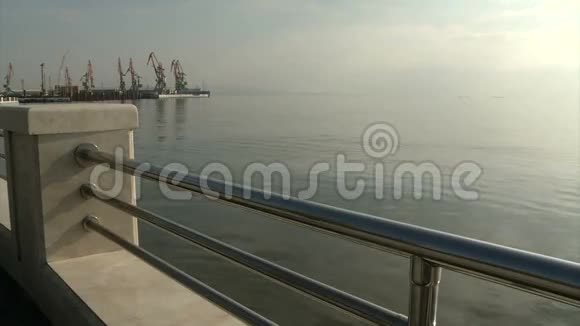 海码头起重机和视频的预览图