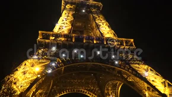 埃菲尔铁塔发光发亮视频的预览图