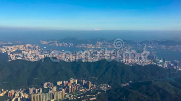 从飞机降落时从飞机上拍摄的香港城市景色视频的预览图