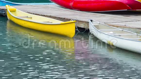 莫兰湖的独木舟视频的预览图