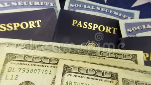 持有社会保障卡的美国护照和货币旅行证件旅游概念视频的预览图