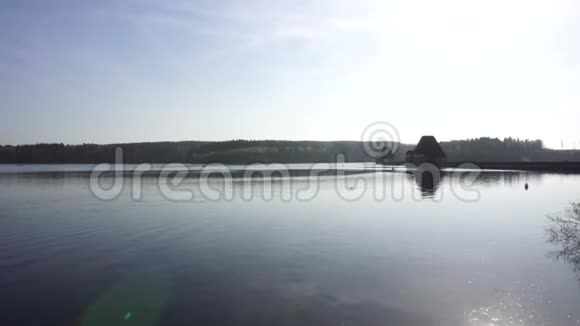 德国莫纳塞湖莫纳塔尔斯珀尔水坝杜斯克风景视频的预览图