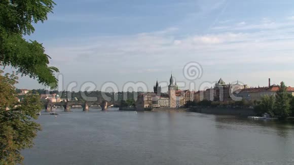 布拉格查RTES大桥景观视频的预览图