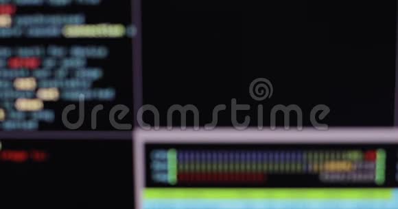 模糊程序代码在虚拟空间中运行的计算机代码视频的预览图