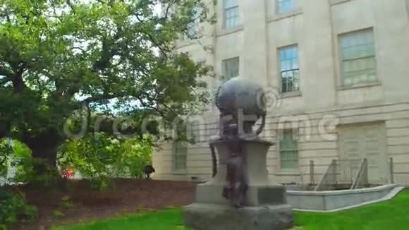 达盖尔纪念碑雕像视频的预览图