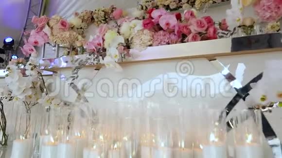 婚礼装饰中的蜡烛婚礼仪式的装饰视频的预览图