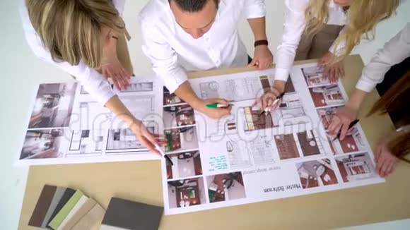 商业团队讨论建筑设计视频的预览图