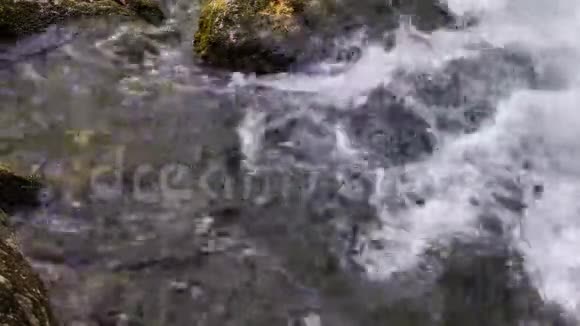 暴风骤雨的河流视频的预览图