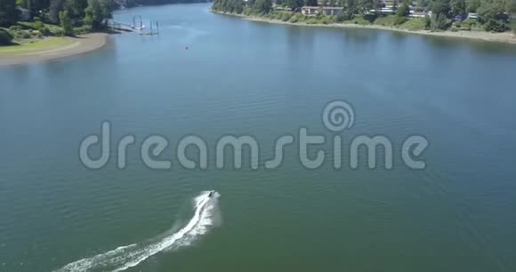 威拉米特河划船和喷气滑雪视频的预览图
