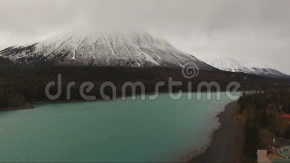 基奈湖最后一个边境阿拉斯加1号公路翡翠色视频的预览图