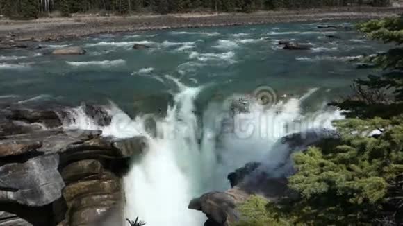 班夫国家公园瀑布的顶部视频的预览图