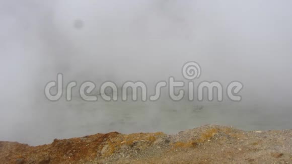 火山蒸汽从锡西当山升起视频的预览图
