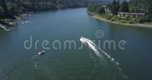 威拉米特河划船和喷气式滑雪视频的预览图