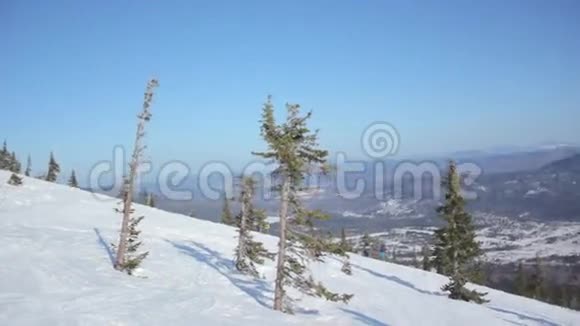冬季山脉全景图视频的预览图