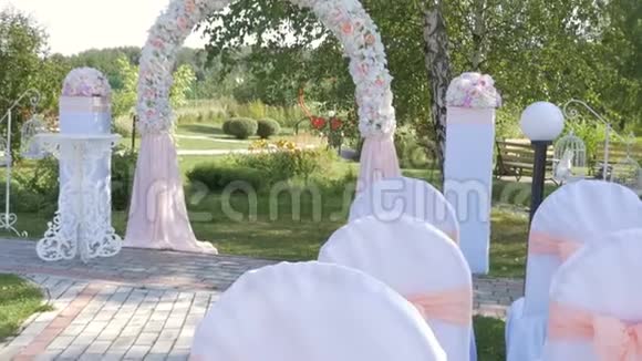 乡间别墅的婚礼视频的预览图
