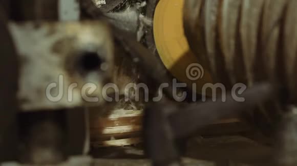 板皮机风管管吸木屑视频的预览图