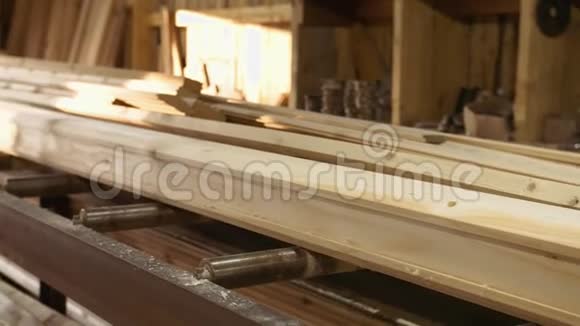 锯木厂木工木工木工刨床视频的预览图