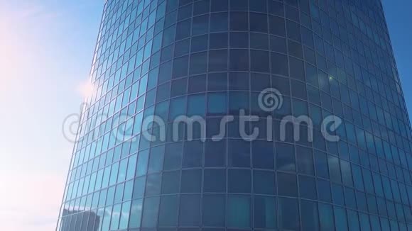 莫斯科国际商务中心的空中日落视频这架照相机飞上摩天大楼莫斯科市的正面视频的预览图