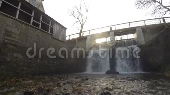 拉托维亚库尔迪加Aleksupites瀑布的时间推移视频的预览图