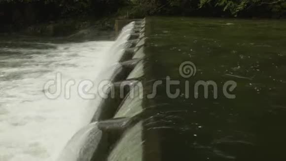 北温卡皮拉诺河堰视频的预览图