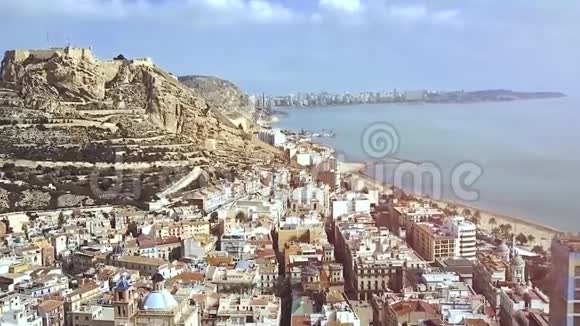 阿利坎特圣巴巴拉城堡全景鸟瞰著名的旅游城市在科斯塔布兰卡西班牙股票视频的预览图