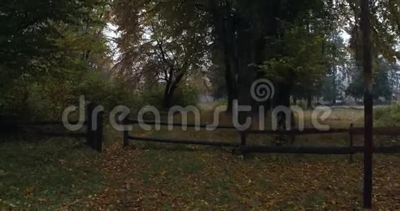 乌克兰Transcarpatia山区城市秋冬季故事视频的预览图