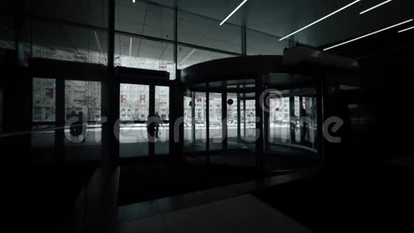 现代购物中心大厅和入口视频的预览图