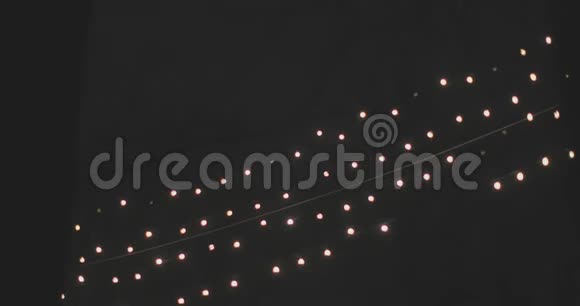 秋季公园夜间照明装饰视频的预览图