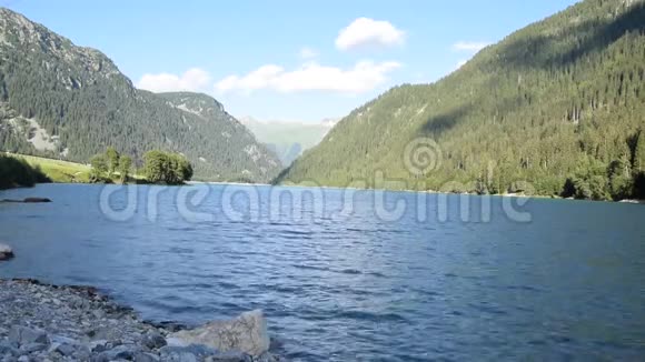 瑞士的山湖视频的预览图