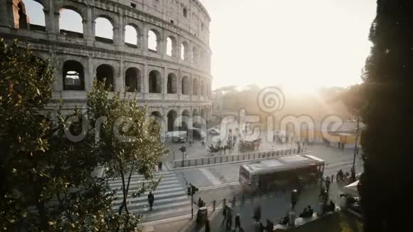 意大利罗马竞技场的美丽全景日落景观与历史建筑停止运动视频的预览图