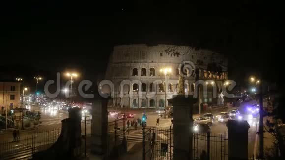 意大利罗马体育馆的美丽全景傍晚灯火辉煌的著名历史建筑视频的预览图
