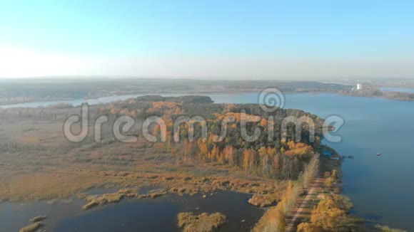 航拍白俄罗斯秋景视频的预览图