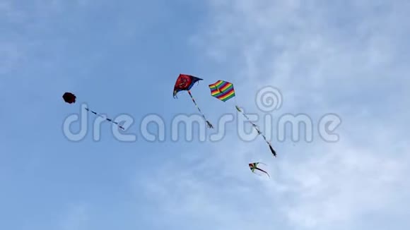 希腊节日期间在天空放风筝视频的预览图