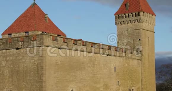 KuressaareSaaremaa岛爱沙尼亚日落圣公会城堡传统中世纪建筑著名景点视频的预览图