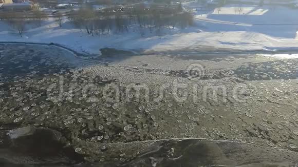 河上浮冰视频的预览图